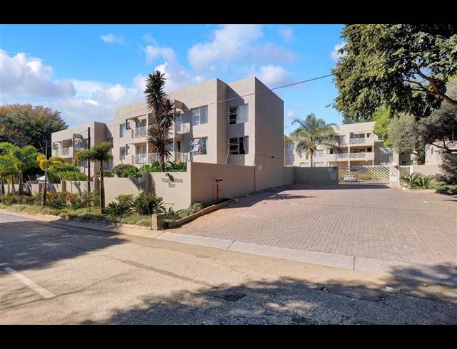2 BEDROOM TOWNHOUSE FOR SALE IN SANDOWN